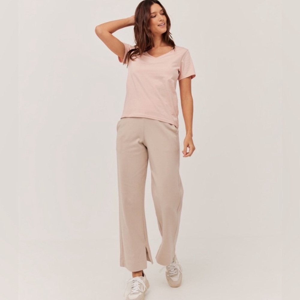 NWT Pact 100% Organic Cotton Pale Mauve V Neck Softspun Tee Shirt - Picture 2 of 4